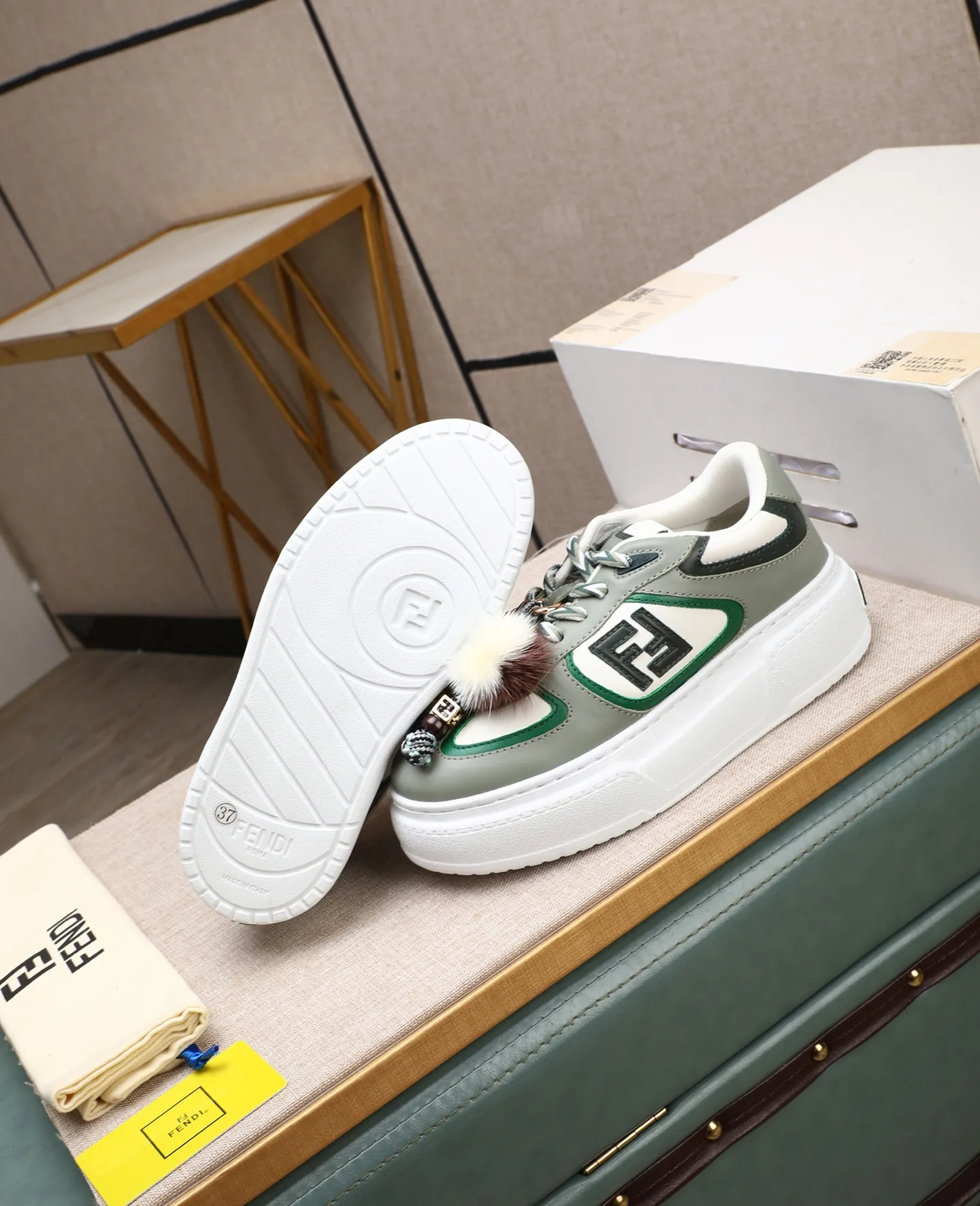 Men's shoes 💰740 Top quality Fendi Match series 25 latest colors Pendant thick sole lace casual FENDI Match lace. Made of light pink leather with white and ocher brown details. Contrast leather FF appliqué on the sides and hiking laces in white, pink and ocher brown. Thick rubber sole with oversized embossed FENDI lettering on the heel. Metal ring charm on the tongue: A small braided doll with contrasting mink fur details and gold metallic FF on the right shoe. The left shoe features a braided cord with contrasting mink double pom poms, metallic FF beads, and Pequin print pattern and logo. Upper: Original custom-made imported first-layer cowhide. Inner lining: Imported custom-made breathable mesh lining. Sole: Original open-molded ultra-light foam material. Bottom thickness: 5CM. Number of yards: women's 35-40 (custom-made 40 non-refundable).